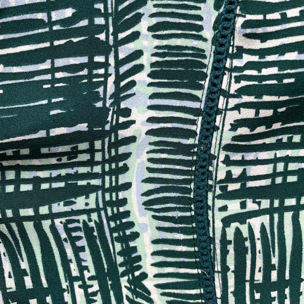 ***Halogen Green White Pattern Tank - Picture 2 of 9